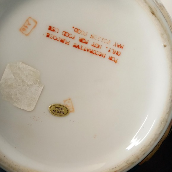 Medium Round Porcelain vase Green In Color Floral Pattern - Picture 14 of 16